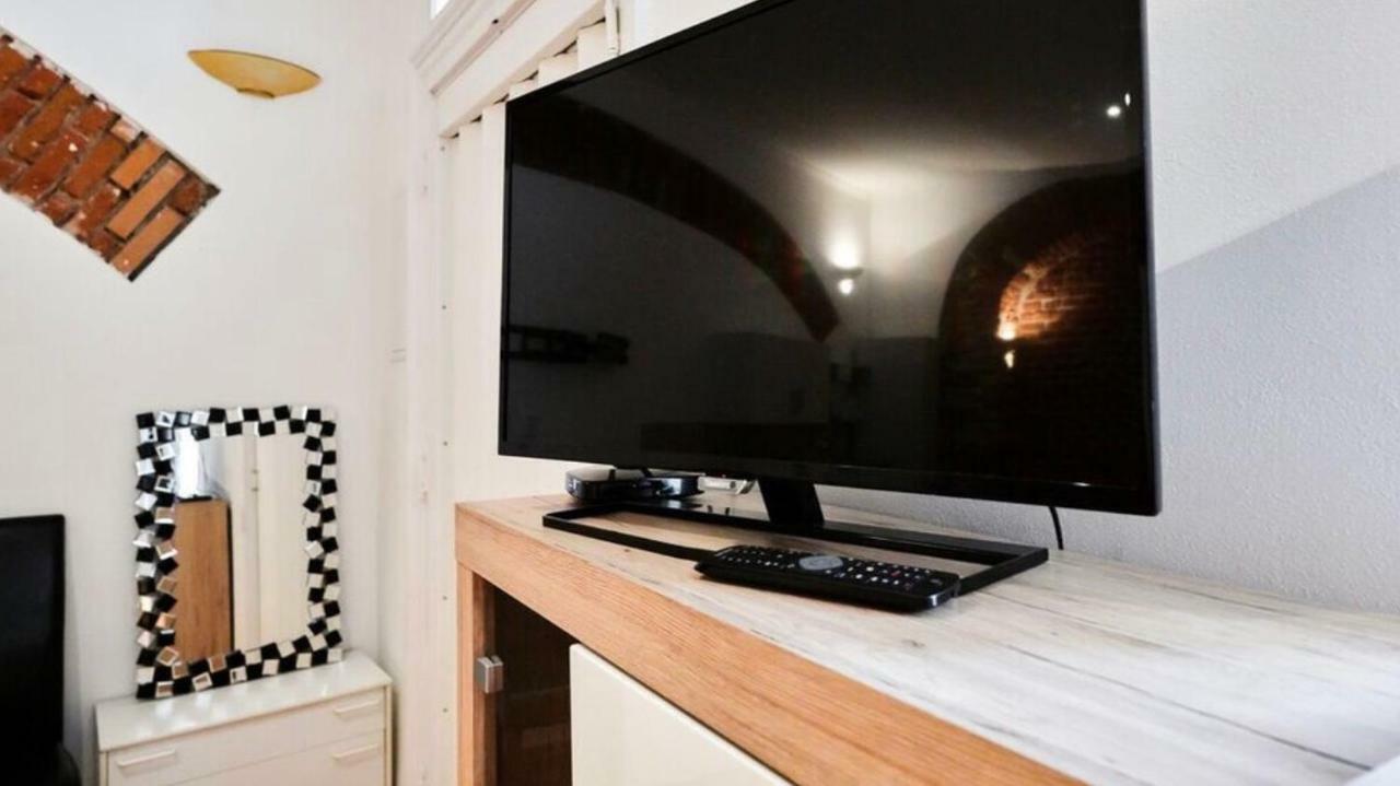 Dlouha 25 * Prague